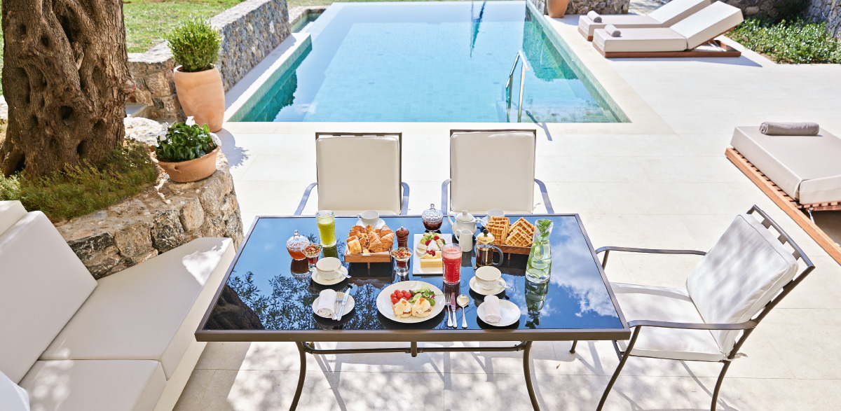 08-dream-villa-beachfront-private-pool-dining-area